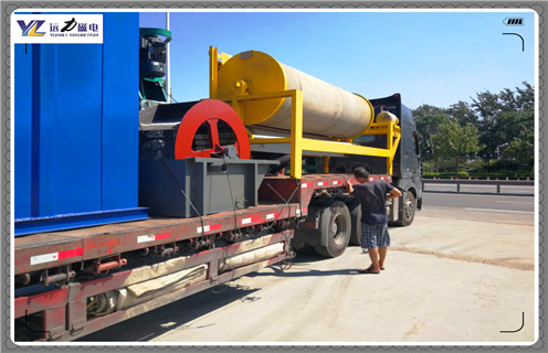 永磁筒式磁選機，永磁筒磁選機筒體帶礦現(xiàn)象什么原因造成的呢？_廠家型號參數(shù)_永磁筒磁選機筒體帶礦現(xiàn)象什么原因造成的呢？操作規(guī)程_設計及工作原理